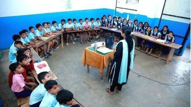 ʼಸ್ಥಾನಾರ್ಥಿ ಶ್ರೀಕುಟ್ಟನ್ʼ ಚಲನಚಿತ್ರದಿಂದ ಪ್ರೇರಿತವಾಗಿ ಹೊಸ ಆಸನ ಕ್ರಮ ಅಳವಡಿಸಿಕೊಂಡ ಕೇರಳದ ಶಾಲೆಗಳು