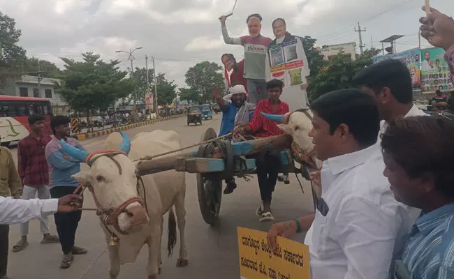 ರಾಸಾಯನಿಕ ಗೊಬ್ಬರದ ಬೆಲೆ ಏರಿಕೆ ಖಂಡಿಸಿ ಯುವ ಕಾಂಗ್ರೆಸ್‌ದಿಂದ ವಿನೂತನ ಪ್ರತಿಭಟನೆ