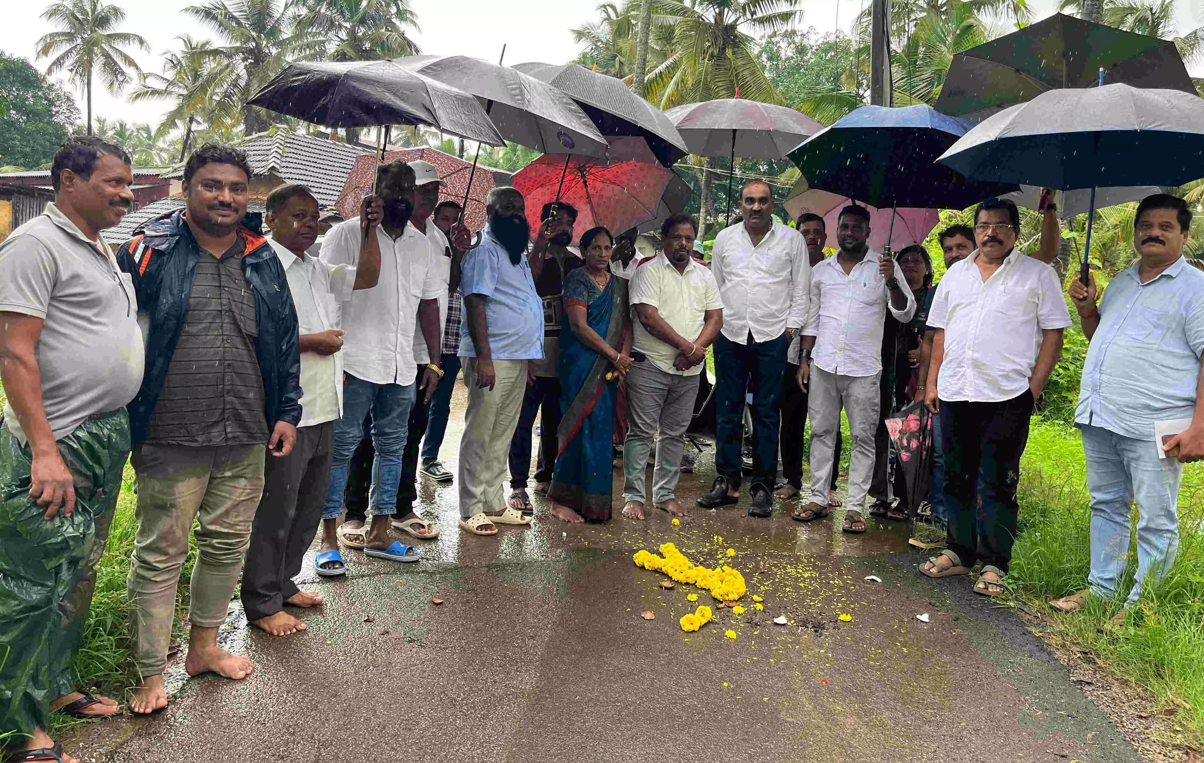 ಮಲ್ಪೆ- ಕೊಳ ರಸ್ತೆ ಕಾಮಗಾರಿಗೆ ಚಾಲನೆ ಮಲ್ಪೆ- ಕೊಳ ರಸ್ತೆ ಕಾಮಗಾರಿಗೆ ಚಾಲನೆ