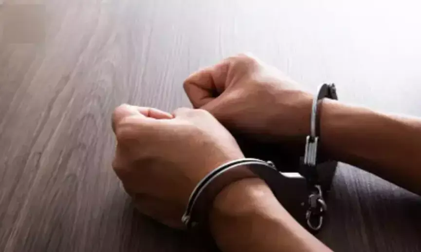 ಬೆಂಗಳೂರು | ವಂಚನೆ ಪ್ರಕರಣದ ಆರೋಪಿ ಪರ ವಕೀಲನೆಂದು ಬಂದು ಪೊಲೀಸರ ಕರ್ತವ್ಯಕ್ಕೆ ಅಡ್ಡಿ: ಪ್ರೊಫೆಸರ್ ಬಂಧನ