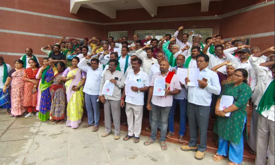 ದೇವನಹಳ್ಳಿ ರೈತ ಹೋರಾಟ | ರೈತರ ಪರ ನಿರ್ಧಾರ ತೆಗೆದುಕೊಳ್ಳದಿದ್ದರೆ ಸರಕಾರ ಪತನ : ಕಾರಳ್ಳಿ ಶ್ರೀನಿವಾಸ್