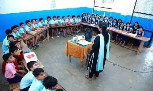 ʼಸ್ಥಾನಾರ್ಥಿ ಶ್ರೀಕುಟ್ಟನ್ʼ ಚಲನಚಿತ್ರದಿಂದ ಪ್ರೇರಿತವಾಗಿ ಹೊಸ ಆಸನ ಕ್ರಮ ಅಳವಡಿಸಿಕೊಂಡ ಕೇರಳದ ಶಾಲೆಗಳು