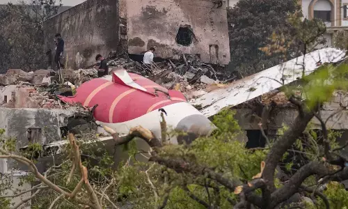 ಪೈಲಟ್‌ಗಳ ಸಂಭಾಷಣೆ ಆಧರಿಸಿ ಯಾವುದೇ ತೀರ್ಮಾನಕ್ಕೆ ಬರಬೇಡಿ: ವಿಮಾನ ದುರಂತ ಕುರಿತ ಎಎಐಬಿ ವರದಿ ಬೆನ್ನಲ್ಲೆ ಕೇಂದ್ರ ಸರಕಾರ ಪ್ರತಿಕ್ರಿಯೆ