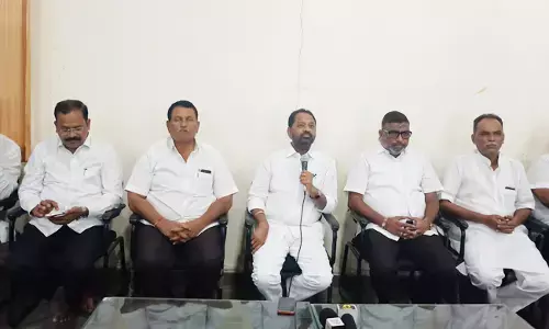 ಬಿಜೆಪಿ ನಾಯಕರನ್ನು ಮೆಚ್ಚಿಸಲು ಖರ್ಗೆ ಕುಟುಂಬದ ವಿರುದ್ಧ ಛಲವಾದಿ ನಾರಾಯಣಸ್ವಾಮಿ ಹೇಳಿಕೆ ನೀಡುತ್ತಿದ್ದಾರೆ: ಎ.ವಸಂತಕುಮಾರ