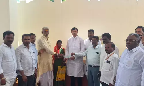 ಯಾದಗಿರಿ | ವಿದ್ಯುತ್ ಅವಘಡದಲ್ಲಿ ಮೃತಪಟ್ಟ ಭೀಮಣ್ಣ ಅವರ ಕುಟುಂಬಕ್ಕೆ ಪರಿಹಾರ ವಿತರಣೆ