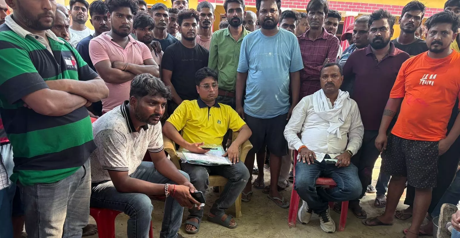 ಸುರತ್ಕಲ್| ಎಂಆರ್‌ಪಿಎಲ್ ಸಿಬ್ಬಂದಿಯನ್ನು ದಿಗ್ಬಂಧನದಲ್ಲಿರಿಸಿದ ಉತ್ತರ ಪ್ರದೇಶದ ಗ್ರಾಮಸ್ಥರು