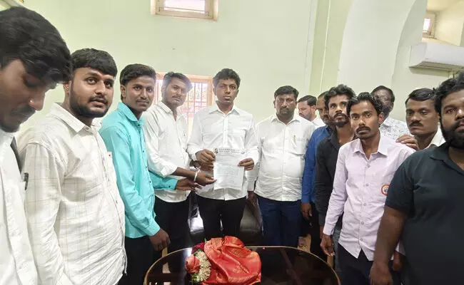 ಬೀದರ್ | ಪರಿಶಿಷ್ಟ ಜಾತಿಯ ವಿದ್ಯಾರ್ಥಿಗಳಿಗೆ ಪ್ರೋತ್ಸಾಹ ಧನ ಬಿಡುಗಡೆಗೊಳಿಸಲು ಮನವಿ ಬೀದರ್ | ಪರಿಶಿಷ್ಟ ಜಾತಿಯ ವಿದ್ಯಾರ್ಥಿಗಳಿಗೆ ಪ್ರೋತ್ಸಾಹ ಧನ ಬಿಡುಗಡೆಗೊಳಿಸಲು ಮನವಿ