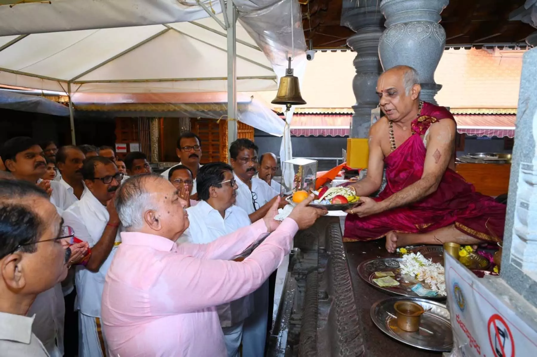 ಉಚ್ಚಿಲ ಮಹಾಲಕ್ಷ್ಮೀ ದೇವಸ್ಥಾನಕ್ಕೆ ಸಾರಿಗೆ ಸಚಿವ ರಾಮಲಿಂಗಾ ರೆಡ್ಡಿ ಭೇಟಿ ಉಚ್ಚಿಲ ಮಹಾಲಕ್ಷ್ಮೀ ದೇವಸ್ಥಾನಕ್ಕೆ ಸಾರಿಗೆ ಸಚಿವ ರಾಮಲಿಂಗಾ ರೆಡ್ಡಿ ಭೇಟಿ