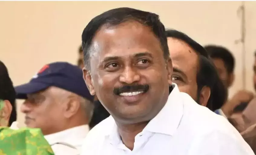 ಒಂದು ತಿಂಗಳ ವೇತನದಲ್ಲಿ ಡಾ.ವೆಂಕಟೇಶಮೂರ್ತಿ ಹೆಸರಿನಲ್ಲಿ ದತ್ತಿನಿಧಿ ಸ್ಥಾಪನೆ: ದಿನೇಶ್ ಗೂಳಿಗೌಡ