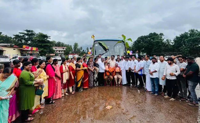 ಗ್ಯಾರಂಟಿ ಶಕ್ತಿ ಯೋಜನೆಯಲ್ಲಿ 500 ಕೋಟಿ ಮಹಿಳೆಯರ ಪ್ರಯಾಣ; ಕಾರ್ಕಳ ಕಾಂಗ್ರೆಸ್ ವತಿಯಿಂದ ಸಂಭ್ರಮಾಚರಣೆ