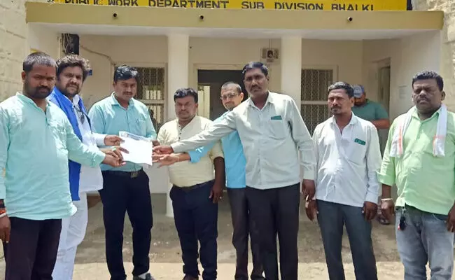 ಬೀದರ್ | ಕಳಪೆ ಸಾಮಗ್ರಿ ಬಳಸಿ ಶಾಲಾ ಕಟ್ಟಡ ನಿರ್ಮಾಣ ಆರೋಪ ; ಸೂಕ್ತ ಕ್ರಮ ಕೈಗೊಳ್ಳಲು ಮನವಿ ಬೀದರ್ | ಕಳಪೆ ಸಾಮಗ್ರಿ ಬಳಸಿ ಶಾಲಾ ಕಟ್ಟಡ ನಿರ್ಮಾಣ ಆರೋಪ ; ಸೂಕ್ತ ಕ್ರಮ ಕೈಗೊಳ್ಳಲು ಮನವಿ