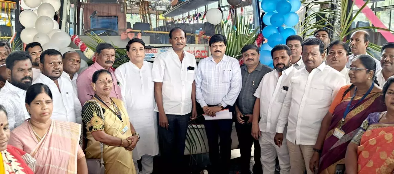 ಗ್ಯಾರಂಟಿ ಶಕ್ತಿ ಯೋಜನೆಯಲ್ಲಿ 500 ಕೋಟಿ ಮಹಿಳೆಯರ ಪ್ರಯಾಣ : ರಾಯಚೂರಿನಲ್ಲಿ ಸಿಹಿ ಹಂಚಿ ಸಂಭ್ರಮ