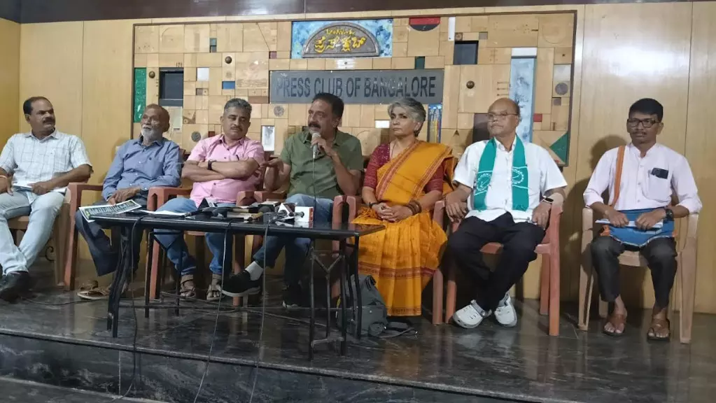 ದೇವನಹಳ್ಳಿ ಭೂಸ್ವಾಧೀನ ವಿರೋಧಿ ಹೋರಾಟ | ಕಾನೂನು ತೊಡಕಿನ ಕುರಿತಷ್ಟೇ ಚರ್ಚೆಯಾಗಬೇಕು, ಪರಿಹಾರ ಹಣದ ಕುರಿತಲ್ಲ: ನಟ ಪ್ರಕಾಶ್ ರಾಜ್