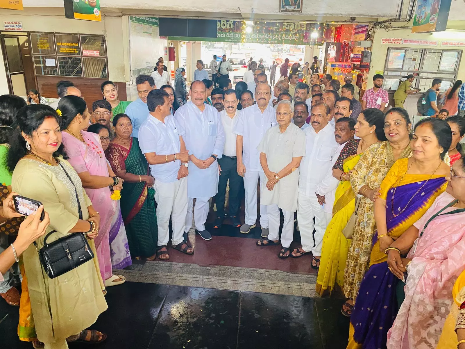 ಮಂಗಳೂರು: ಶಕ್ತಿ ಯೋಜನೆಯ ಸಂಭ್ರಮ ಆಚರಣೆ ಮಂಗಳೂರು: ಶಕ್ತಿ ಯೋಜನೆಯ ಸಂಭ್ರಮ ಆಚರಣೆ