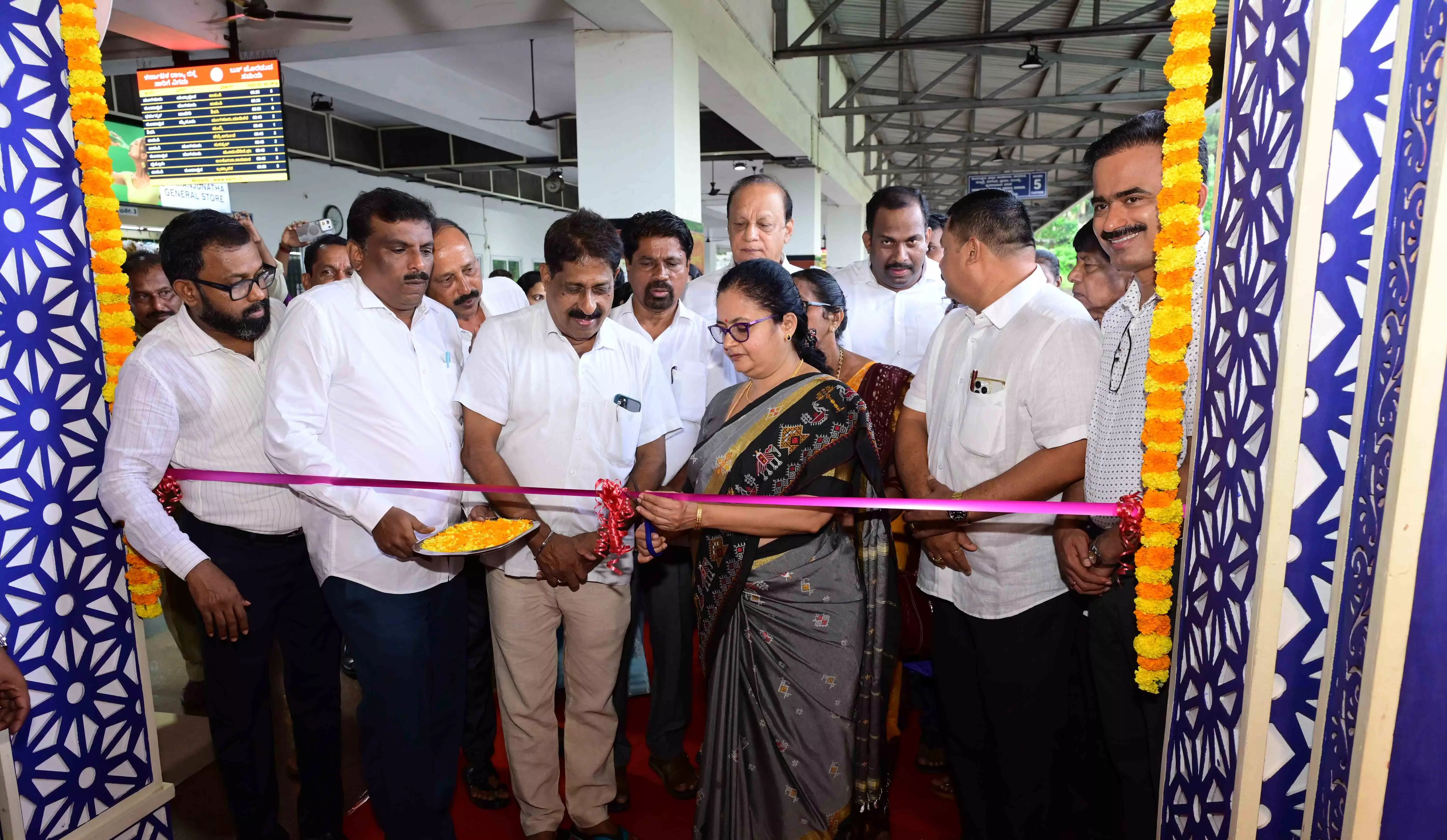 ಉಡುಪಿ : ರಾಜ್ಯ ಸರಕಾರದ ಸಾಧನೆಗಳ ಪ್ರದರ್ಶನ ಉದ್ಘಾಟನೆ ಉಡುಪಿ : ರಾಜ್ಯ ಸರಕಾರದ ಸಾಧನೆಗಳ ಪ್ರದರ್ಶನ ಉದ್ಘಾಟನೆ