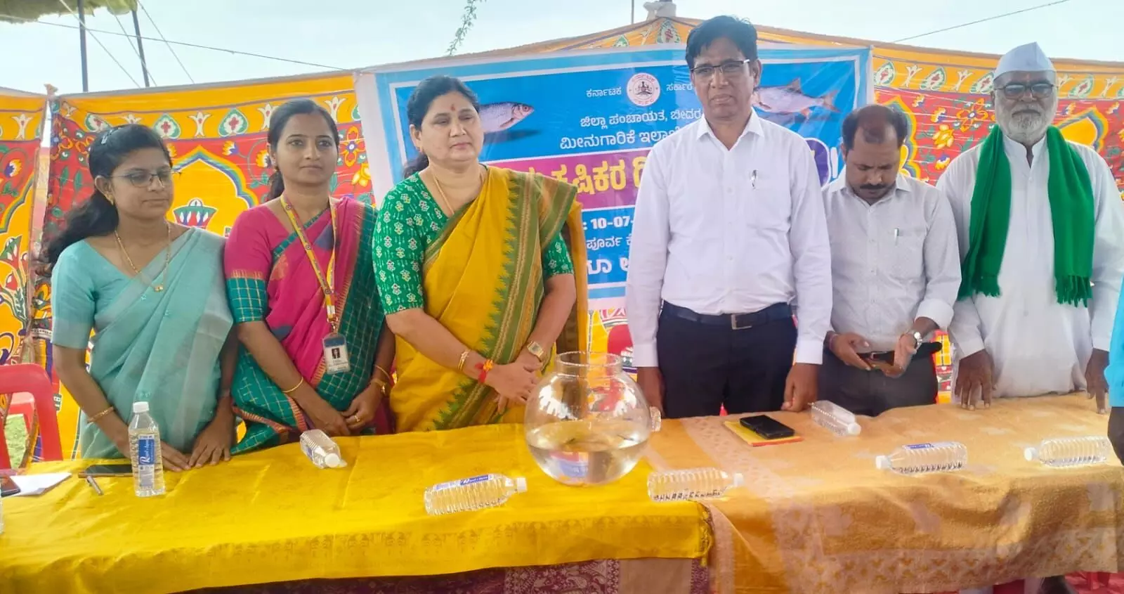 ಬೀದರ್ | ಮೀನು ಮಾರಾಟಕ್ಕೆ ಕಟ್ಟಡ ನಿರ್ಮಿಸಲು ಜಿಲ್ಲಾಧಿಕಾರಿ ಜೊತೆ ಮಾತಾಡಿದ್ದೇನೆ : ಮಾಲಾ ಬಿ.ನಾರಾಯಣ ಬೀದರ್ | ಮೀನು ಮಾರಾಟಕ್ಕೆ ಕಟ್ಟಡ ನಿರ್ಮಿಸಲು ಜಿಲ್ಲಾಧಿಕಾರಿ ಜೊತೆ ಮಾತಾಡಿದ್ದೇನೆ : ಮಾಲಾ ಬಿ.ನಾರಾಯಣ