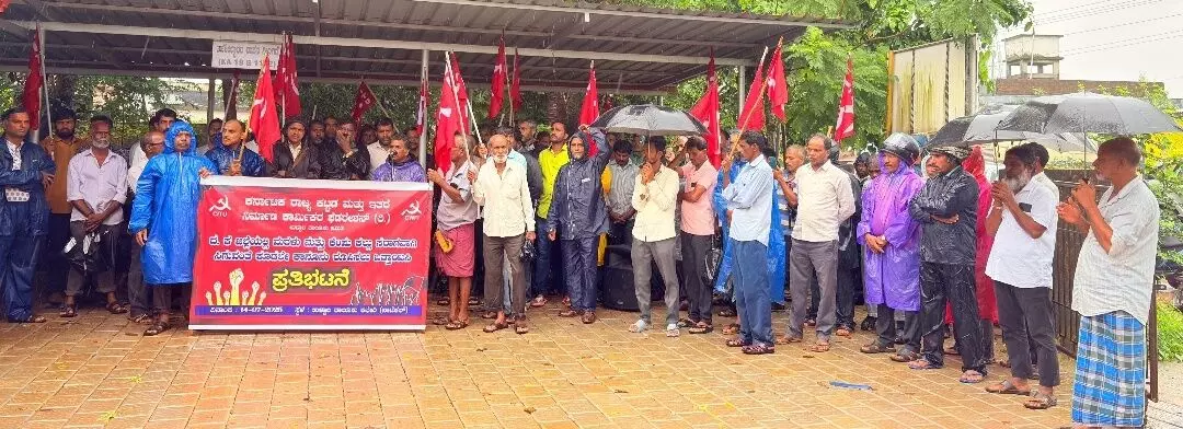 ಕಟ್ಟಡ ನಿರ್ಮಾಣಕ್ಕೆ ಪೂರಕವಾಗಿ ಕರಾವಳಿ ಮರಳು ನೀತಿ ಜಾರಿಗೆ ಬರಲಿ: ವಸಂತ ಆಚಾರಿ ಕಟ್ಟಡ ನಿರ್ಮಾಣಕ್ಕೆ ಪೂರಕವಾಗಿ ಕರಾವಳಿ ಮರಳು ನೀತಿ ಜಾರಿಗೆ ಬರಲಿ: ವಸಂತ ಆಚಾರಿ