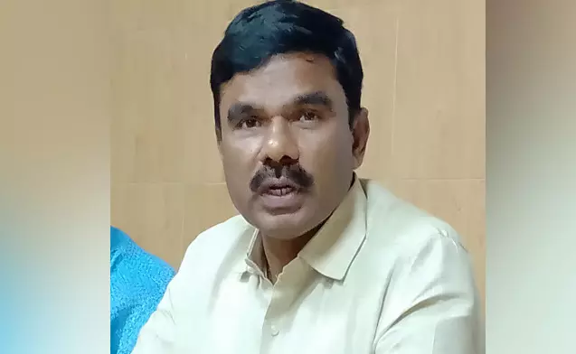 ‘ವಕ್ಫ್ ಬೋರ್ಡ್’ ಆ್ಯಂಬುಲೆನ್ಸ್, ಫ್ರೀಝರ್ ಖರೀದಿಯಲ್ಲಿ ಅವ್ಯವಹಾರವಾಗಿಲ್ಲ : ಕೆ.ಅನ್ವರ್ ಬಾಷಾ ‘ವಕ್ಫ್ ಬೋರ್ಡ್’ ಆ್ಯಂಬುಲೆನ್ಸ್, ಫ್ರೀಝರ್ ಖರೀದಿಯಲ್ಲಿ ಅವ್ಯವಹಾರವಾಗಿಲ್ಲ : ಕೆ.ಅನ್ವರ್ ಬಾಷಾ