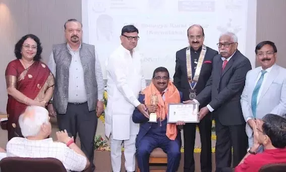 ಡಾ. ಅಣ್ಣಯ್ಯ ಕುಲಾಲ್‌ಗೆ ರಾಷ್ಟ್ರೀಯ ಸಮುದಾಯ ಸೇವಾ ಪುರಸ್ಕಾರ ಪ್ರದಾನ