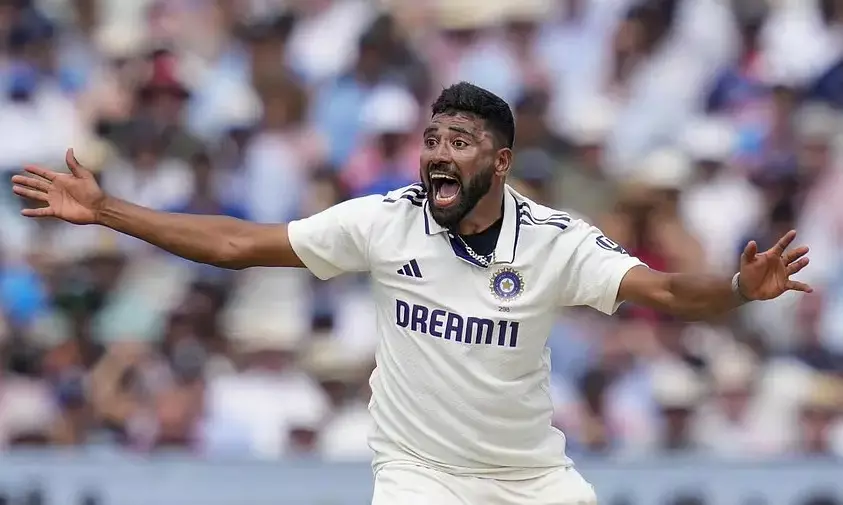 ಡಕೆಟ್ ವಿಕೆಟ್ ಪಡೆದು ಅಬ್ಬರದ ಸಂಭ್ರಮಾಚರಣೆ; ಭಾರತದ ವೇಗಿ ಸಿರಾಜ್‌ಗೆ ಪಂದ್ಯಶುಲ್ಕದಲ್ಲಿ ಶೇ.15ರಷ್ಟು ದಂಡ