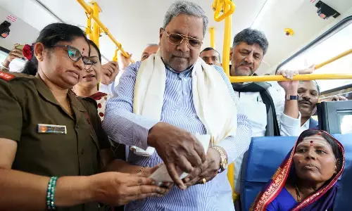 ʼಶಕ್ತಿ ಯೋಜನೆʼಯಡಿ 500 ಕೋಟಿ ಮಹಿಳೆಯರ ಪ್ರಯಾಣ: ಟಿಕೆಟ್ ವಿತರಿಸಿದ ಸಿಎಂ ಸಿದ್ದರಾಮಯ್ಯ