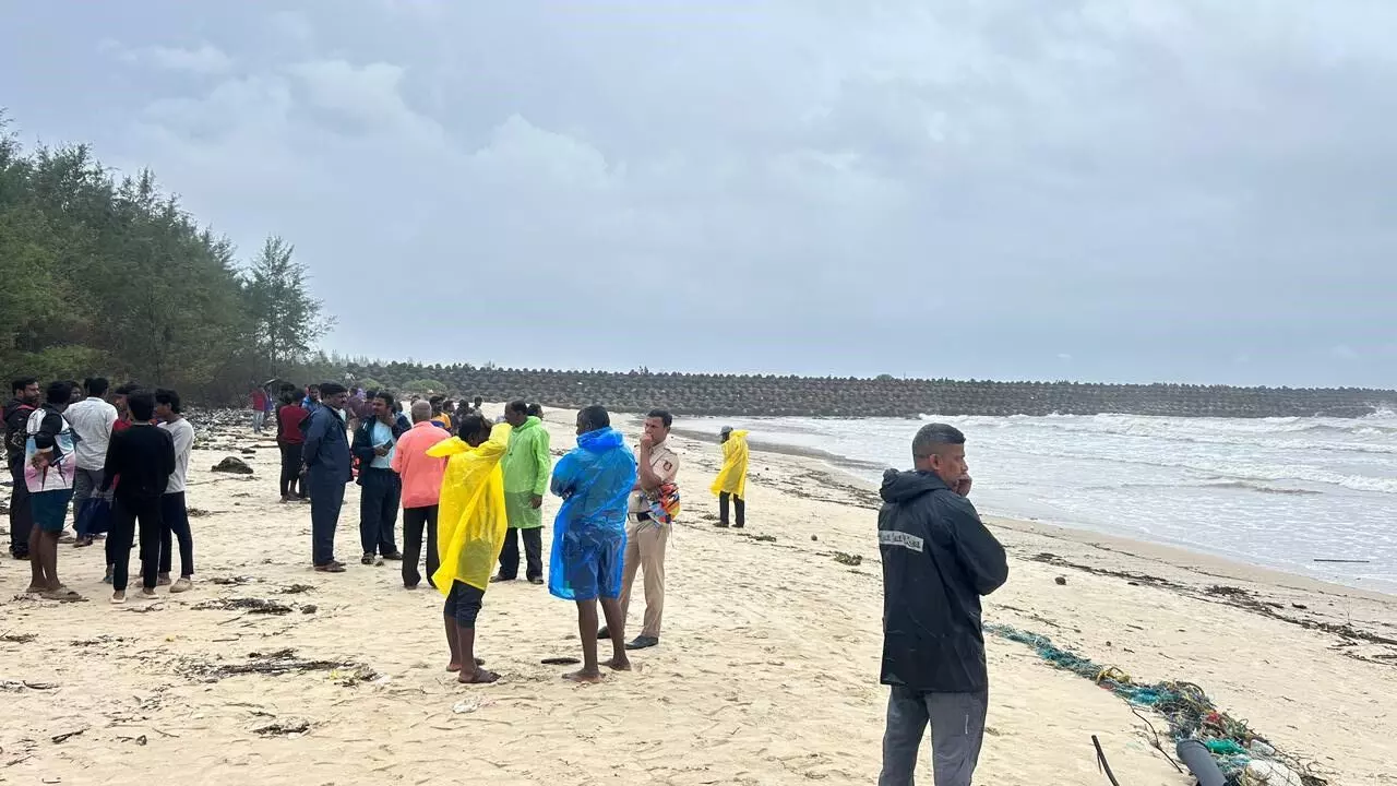 ಕುಂದಾಪುರ | ಸಮುದ್ರಪಾಲಾಗಿ ಮೂವರು ನಾಪತ್ತೆ ಪ್ರಕರಣ: ಪತ್ತೆಗೆ ಅಗತ್ಯ ಕ್ರಮ ಕೈಗೊಳ್ಳಲು ಉಸ್ತುವಾರಿ ಸಚಿವೆ ಸೂಚನೆ