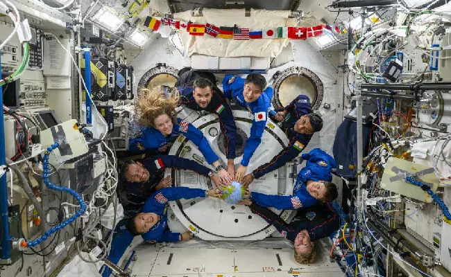 ಇಂದು ಭೂಮಿಗೆ ಬಂದಿಳಿಯಲಿರುವ ಭಾರತದ ಶುಭಾಂಶು ಶುಕ್ಲಾ ಸೇರಿ ನಾಲ್ವರು ಗಗನಯಾತ್ರಿಗಳು ಇಂದು ಭೂಮಿಗೆ ಬಂದಿಳಿಯಲಿರುವ ಭಾರತದ ಶುಭಾಂಶು ಶುಕ್ಲಾ ಸೇರಿ ನಾಲ್ವರು ಗಗನಯಾತ್ರಿಗಳು