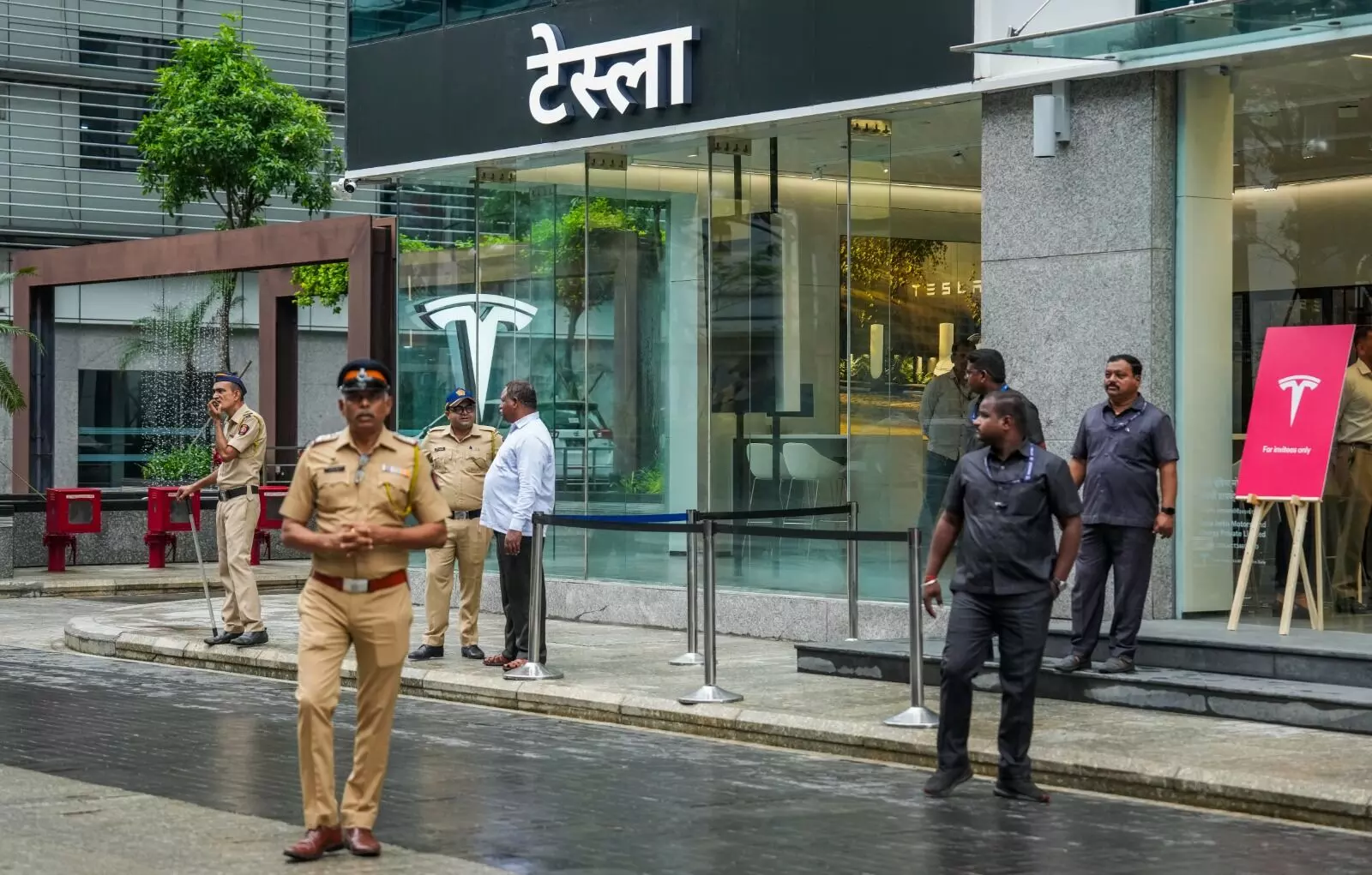 ಟೆಸ್ಲಾ ಭಾರತ ಪ್ರವೇಶ: ಮುಂಬೈನಲ್ಲಿ ಮೊದಲ ಶೋರೂಮ್ ಆರಂಭ; ಬೆಲೆ 59.89 ಲಕ್ಷ ರೂ. ವಿನಿಂದ ಪ್ರಾರಂಭ