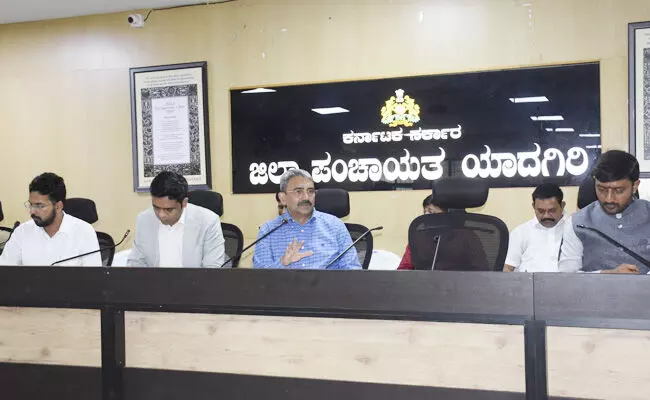 ಜಿಲ್ಲೆಯ ಜನರ ಸಮಸ್ಯೆಗಳಿಗೆ ಅಧಿಕಾರಿಗಳು ಸ್ಪಂದಿಸಲಿ : ಸಂಸದ ಜಿ.ಕುಮಾರ್ ನಾಯಕ್