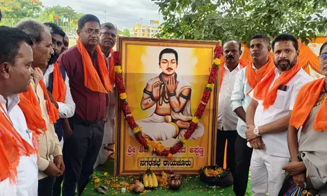 ರಾಯಚೂರು | ಜಿಲ್ಲಾಡಳಿತದ ವತಿಯಿಂದ ಶಿವಶರಣ ಹಡಪದ ಅಪ್ಪಣ್ಣ ಜಯಂತಿ ಆಚರಣೆ