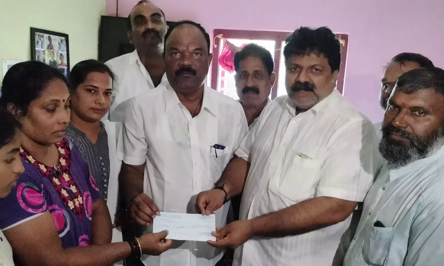 ಉದ್ಯಾವರ: ಮೃತ ಮೀನುಗಾರ ಕುಟುಂಬಕ್ಕೆ ಸಚಿವರಿಂದ 10 ಲಕ್ಷ ಪರಿಹಾರ ಧನ ವಿತರಣೆ