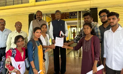 ಕಲಬುರಗಿ | ಗುಲ್ಬರ್ಗಾ ವಿವಿಯಲ್ಲಿನ ವಿವಿಧ ಸಮಸ್ಯೆಗಳನ್ನು ಬಗೆಹರಿಸಲು ಎಸ್‌ಎಫ್‌ಐ ಆಗ್ರಹ