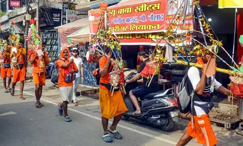 ಕನ್ವರ್ ಯಾತ್ರೆ ಮಾರ್ಗದಲ್ಲಿ ಕ್ಯೂಆರ್ ಕೋಡ್ ಕಡ್ಡಾಯ ವಿರುದ್ಧ ಅರ್ಜಿ | ಉತ್ತರಾಖಂಡ, ಯುಪಿ ಸರಕಾರಗಳಿಗೆ ಸುಪ್ರೀಂ ನೋಟಿಸ್