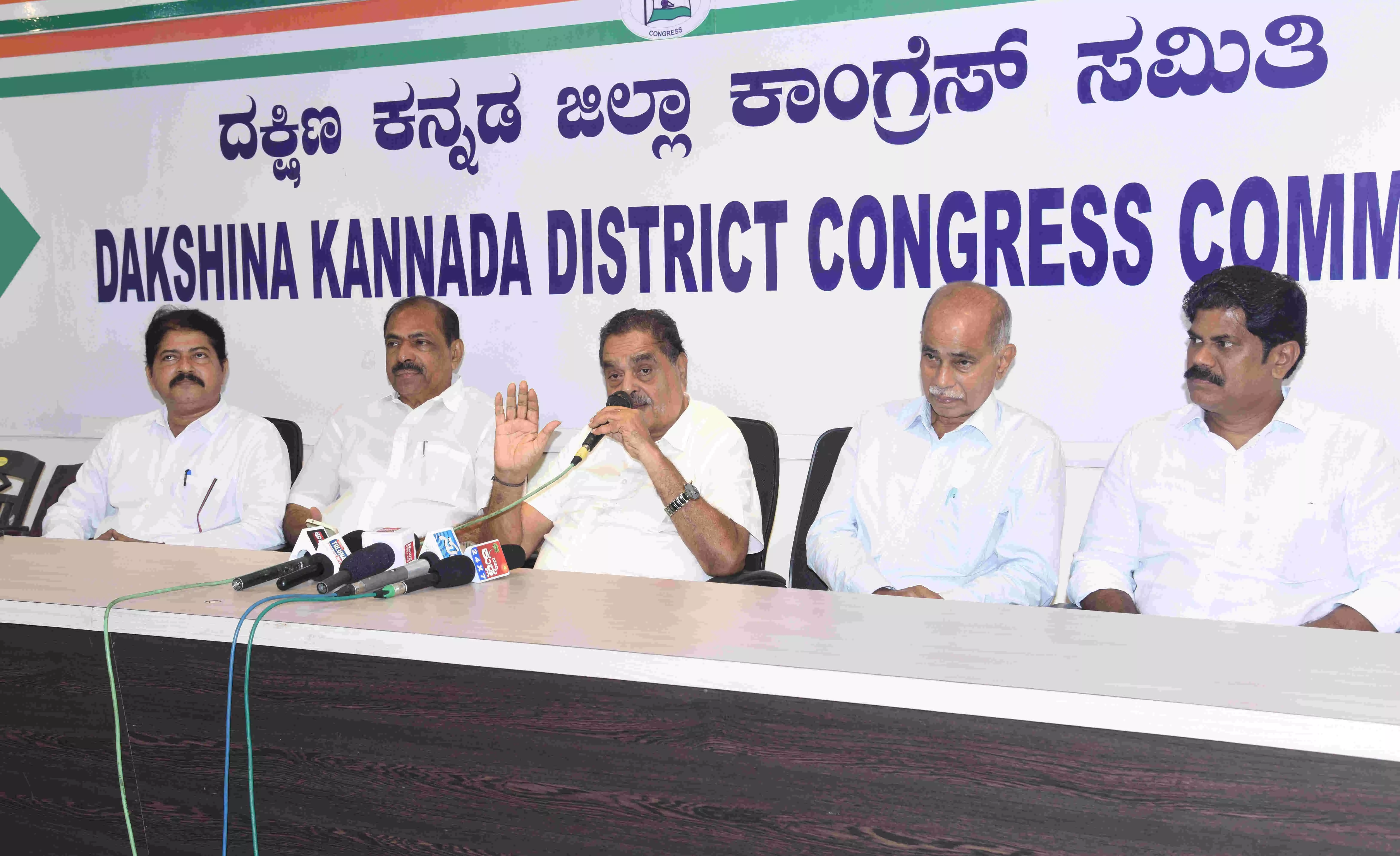 ದ.ಕ. ಜಿಲ್ಲೆಯಲ್ಲಿ ಕೆಂಪು ಕಲ್ಲು, ಮರಳು ಅಭಾವ ಸೃಷ್ಟಿಗೆ ಹಿಂದಿನ ಬಿಜೆಪಿ ಸರಕಾರ ಕಾರಣ: ರಮಾನಾಥ ರೈ ಆರೋಪ