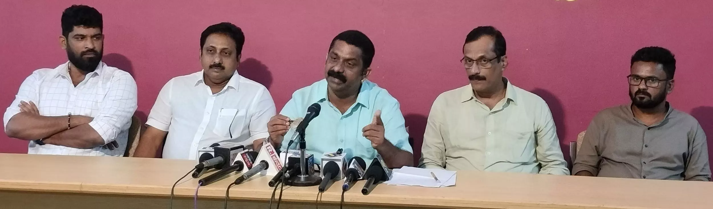 ಕಾರ್ಕಳ: ಕಂಚಿನ ಪ್ರತಿಮೆ ಹೆಸರಿನಲ್ಲಿ ನಂಬಿಕೆ ದ್ರೋಹ, ಧರ್ಮ, ರಾಜದ್ರೋಹ ಕಾರ್ಕಳ: ಕಂಚಿನ ಪ್ರತಿಮೆ ಹೆಸರಿನಲ್ಲಿ ನಂಬಿಕೆ ದ್ರೋಹ, ಧರ್ಮ, ರಾಜದ್ರೋಹ