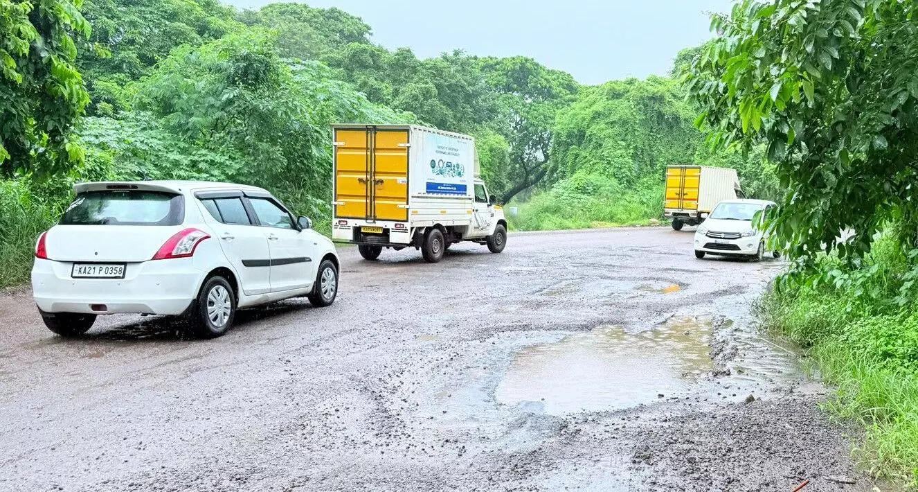 ಬೈಕಂಪಾಡಿ - ಅಂಗರಗುಂಡಿ - ಜೋಕಟ್ಟೆ ರಸ್ತೆ ದುರಸ್ತಿಗೆ ಆಗ್ರಹಿಸಿ ಡಿವೈಎಫ್ಐ ಮನವಿ, ಪ್ರತಿಭಟನೆಯ ಎಚ್ಚರಿಕೆ ಬೈಕಂಪಾಡಿ - ಅಂಗರಗುಂಡಿ - ಜೋಕಟ್ಟೆ ರಸ್ತೆ ದುರಸ್ತಿಗೆ ಆಗ್ರಹಿಸಿ ಡಿವೈಎಫ್ಐ ಮನವಿ, ಪ್ರತಿಭಟನೆಯ ಎಚ್ಚರಿಕೆ