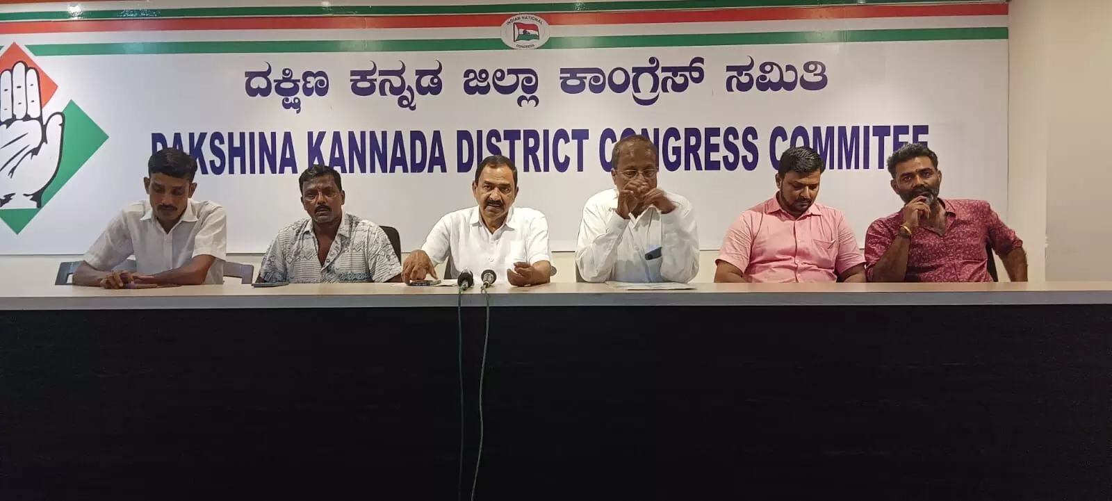 ಪದವು ಸಹಕಾರಿ ಸಂಘದ ಗುಮಾಸ್ತ ನಗ-ನಗದಿನೊಂದಿಗೆ ಪರಾರಿ ಪ್ರಕರಣ: ಸಮರ್ಪಕ ತನಿಖೆಗೆ ಸುದರ್ಶನ ಜೈನ್ ಆಗ್ರಹ ಪದವು ಸಹಕಾರಿ ಸಂಘದ ಗುಮಾಸ್ತ ನಗ-ನಗದಿನೊಂದಿಗೆ ಪರಾರಿ ಪ್ರಕರಣ: ಸಮರ್ಪಕ ತನಿಖೆಗೆ ಸುದರ್ಶನ ಜೈನ್ ಆಗ್ರಹ