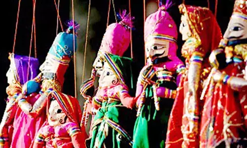 ಆಟ ನಿಲ್ಲಿಸಿದ ತೊಗಲು ಗೊಂಬೆಗಳು...!