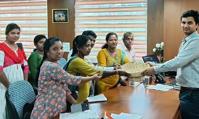 ಕೊರಗ ಸಂಘಗಳ ನಿಯೋಗದಿಂದ ದ.ಕ. ಜಿಲ್ಲಾಧಿಕಾರಿ ಭೇಟಿ: ಸಮುದಾಯದ ಸಮಸ್ಯೆಗಳ ಬಗ್ಗೆ ಚರ್ಚಿಸಲು ಮನವಿ
