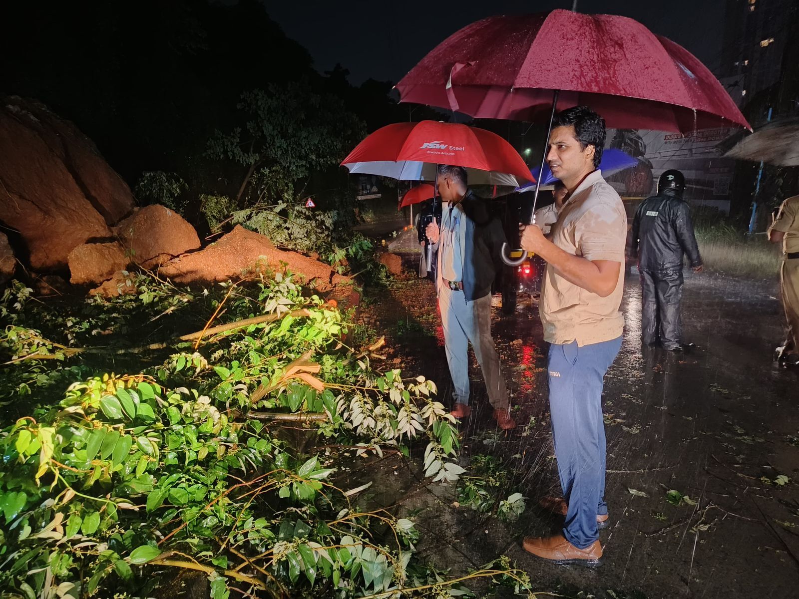 ಮಂಗಳೂರು: ಭಾರೀ ಮಳೆಗೆ ಸರ್ಕ್ಯೂಟ್ ಹೌಸ್ ಬಳಿ ಗುಡ್ಡ ಕುಸಿತ