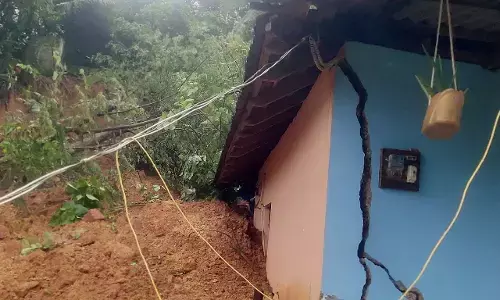 ಫರಂಗಿಪೇಟೆ | ಧಾರಾಕಾರ ಮಳೆಗೆ ಅಮೆಮ್ಮಾರ್ ನಲ್ಲಿ ಗುಡ್ಡೆ ಕುಸಿತ: ಮನೆಗೆ ಹಾನಿ