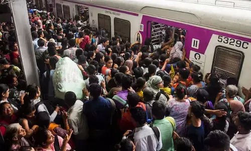 ರೈಲುಗಳಲ್ಲಿ ದಟ್ಟಣೆಯನ್ನು ನಿಭಾಯಿಸಲು ಮುಂಬೈನ ಸರಕಾರಿ ಕಚೇರಿಗಳ ಕಾರ್ಯಾವಧಿ ಬದಲಾವಣೆ?