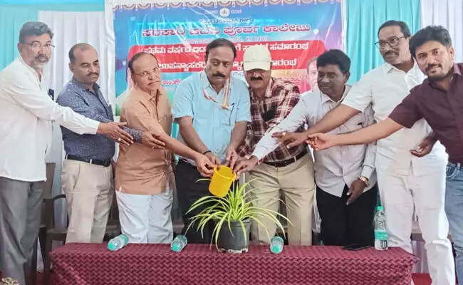 ಕಲಬುರಗಿ | ಸರಕಾರಿ ಕಾಲೇಜುಗಳು ಸಮಾಜಕ್ಕೆ ಮಾದರಿಯಾಗಲಿ : ಸುರೇಶ ಅಕ್ಕಣ್ಣ ಕಲಬುರಗಿ | ಸರಕಾರಿ ಕಾಲೇಜುಗಳು ಸಮಾಜಕ್ಕೆ ಮಾದರಿಯಾಗಲಿ : ಸುರೇಶ ಅಕ್ಕಣ್ಣ