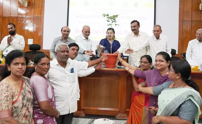 ಕಲಬುರಗಿ | ರೈತರು ಆದಾಯದ ದ್ವಿಗುಣದತ್ತ ಹೆಚ್ಚು ಗಮನ ಕೊಡಿ: ಡಿಸಿ ಬಿ.ಫೌಝಿಯಾ ತರನ್ನುಮ್ ಕಲಬುರಗಿ | ರೈತರು ಆದಾಯದ ದ್ವಿಗುಣದತ್ತ ಹೆಚ್ಚು ಗಮನ ಕೊಡಿ: ಡಿಸಿ ಬಿ.ಫೌಝಿಯಾ ತರನ್ನುಮ್