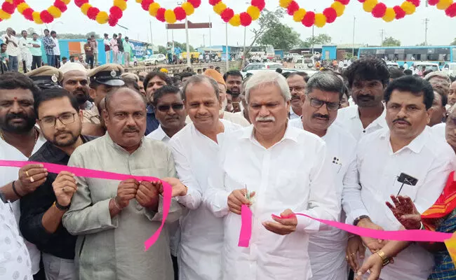 ಯಾದಗಿರಿ | ಕೆಂಭಾವಿಯಲ್ಲಿ ಜಿಲ್ಲಾ ಉಸ್ತುವಾರಿ ಸಚಿವರಿಂದ ಇಂದಿರಾ ಕ್ಯಾಂಟಿನ್ ಉದ್ಘಾಟನೆ