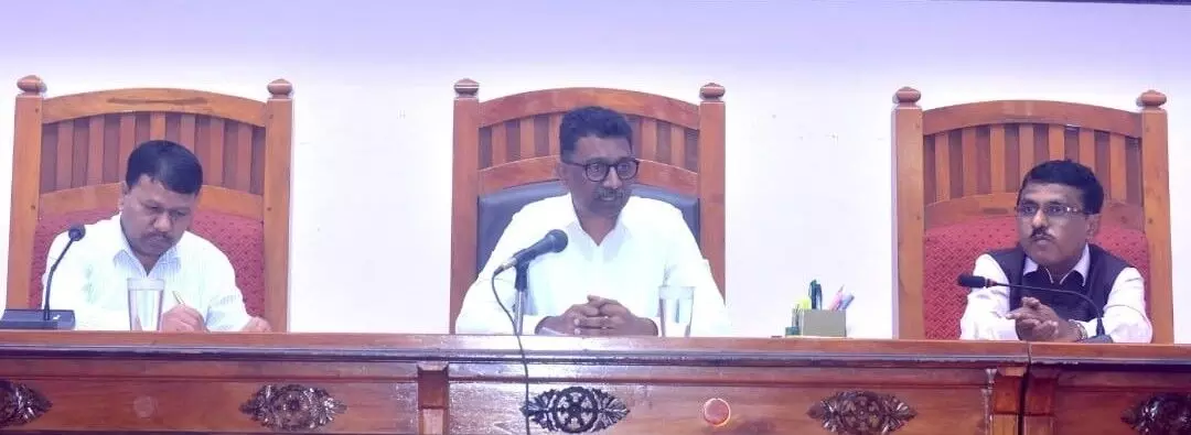 ಮಂಗಳೂರು| ಸ್ನಾತಕೋತ್ತರ ಪಠ್ಯಕ್ರಮ ಪರಿಷ್ಕರಣೆ: ವಿವಿ ಶೈಕ್ಷಣಿಕ ಮಂಡಳಿ ಸಭೆಯಲ್ಲಿ ಅನುಮೋದನೆ ಮಂಗಳೂರು| ಸ್ನಾತಕೋತ್ತರ ಪಠ್ಯಕ್ರಮ ಪರಿಷ್ಕರಣೆ: ವಿವಿ ಶೈಕ್ಷಣಿಕ ಮಂಡಳಿ ಸಭೆಯಲ್ಲಿ ಅನುಮೋದನೆ