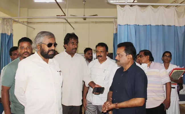 ಬೀದರ್ | ಬ್ರಿಮ್ಸ್ ಆಸ್ಪತ್ರೆಗೆ ಧಿಡೀರ್ ಭೇಟಿ ನೀಡಿದ ಸಚಿವ ಈಶ್ವರ್ ಖಂಡ್ರೆ ಬೀದರ್ | ಬ್ರಿಮ್ಸ್ ಆಸ್ಪತ್ರೆಗೆ ಧಿಡೀರ್ ಭೇಟಿ ನೀಡಿದ ಸಚಿವ ಈಶ್ವರ್ ಖಂಡ್ರೆ