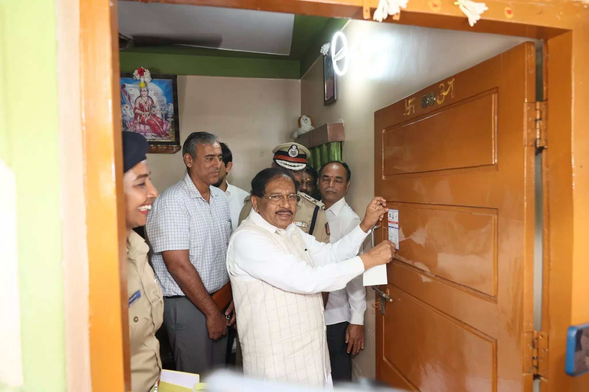 ‘ಮನೆ ಮನೆಗೆ ಪೊಲೀಸ್’ ವ್ಯವಸ್ಥೆಗೆ ಗೃಹ ಸಚಿವ ಡಾ.ಜಿ.ಪರಮೇಶ್ವರ್ ಚಾಲನೆ