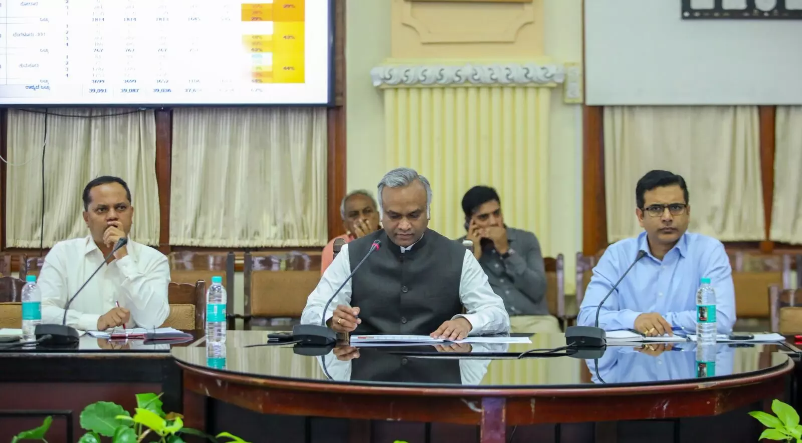 ‘ಗ್ರಾಮೀಣ ಕುಡಿಯುವ ನೀರು ಯೋಜನೆ’ | ನಿಗದಿತ ಸಮಯದಲ್ಲಿ ಕಾಮಗಾರಿ ಮುಗಿಸದ ಗುತಿಗೆದಾರರು ಕಪ್ಪುಪಟ್ಟಿಗೆ: ಪ್ರಿಯಾಂಕ್ ಖರ್ಗೆ ‘ಗ್ರಾಮೀಣ ಕುಡಿಯುವ ನೀರು ಯೋಜನೆ’ | ನಿಗದಿತ ಸಮಯದಲ್ಲಿ ಕಾಮಗಾರಿ ಮುಗಿಸದ ಗುತಿಗೆದಾರರು ಕಪ್ಪುಪಟ್ಟಿಗೆ: ಪ್ರಿಯಾಂಕ್ ಖರ್ಗೆ