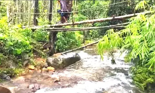 ಕಾರ್ಲೆ ಆದಿವಾಸಿಗಳಿಗೆ ಸುಸಜ್ಜಿತ ಸೇತುವೆ ಮರೀಚಿಕೆ
